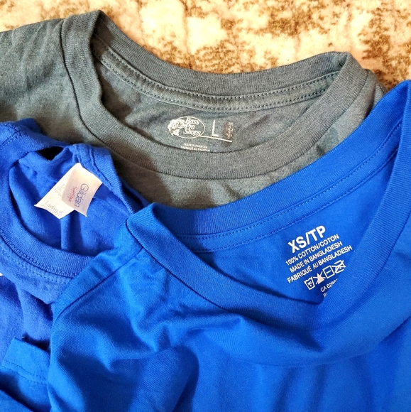 🍒2/$22 T Shirt Bundle - Picture 2 of 4